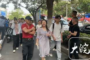 卢：最后阶段我们想要小卡对上库里 他的防守非常棒